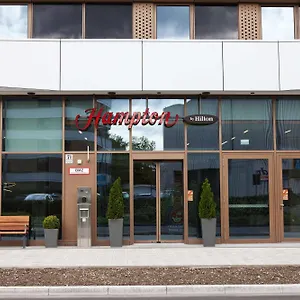 Hampton By Hilton Center East מלון